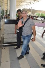 Aamir Khan snapped in Domestic Airport, Mumbai on 25th Sept 2013 (25).JPG